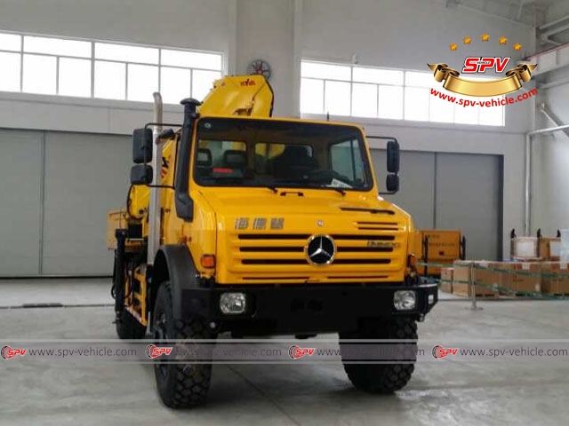 Mercedes Benz Truck Mounted Crane F
